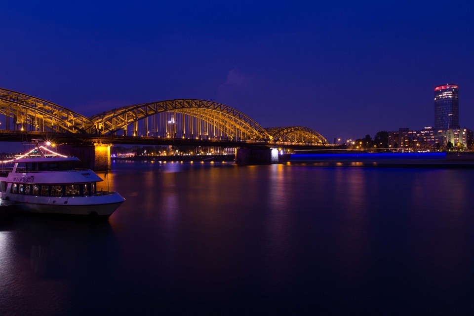 Köln in der blauen Stunde
