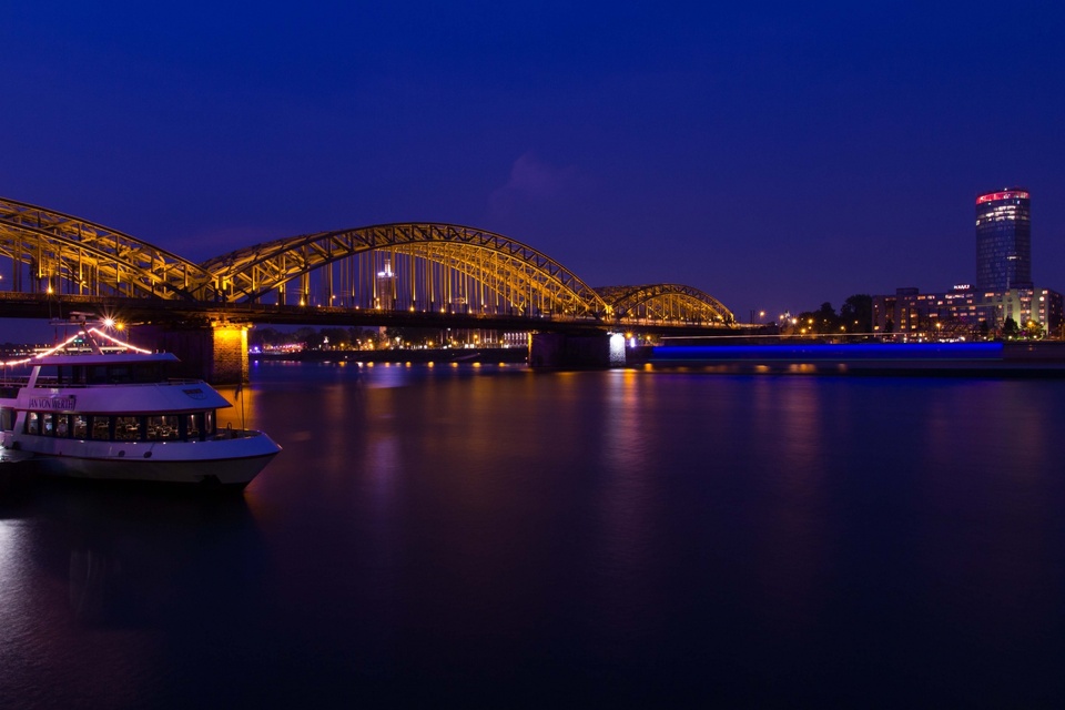 Köln in der blauen Stunde