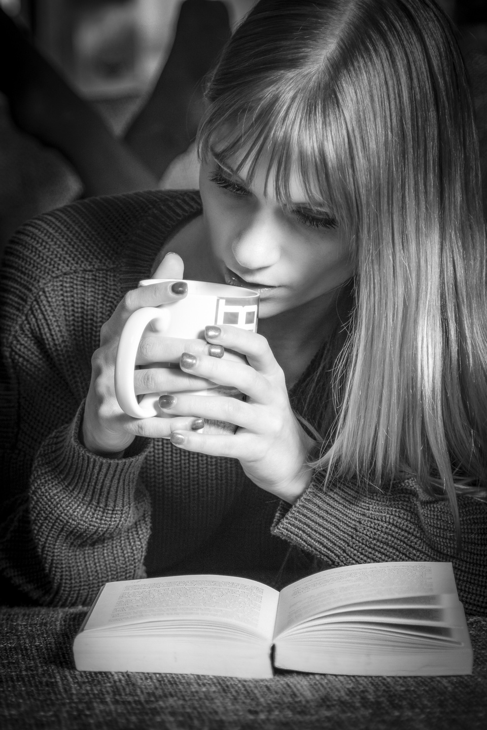 Eine warme Tasse Tee... ein gutes Buch... was braucht man mehr