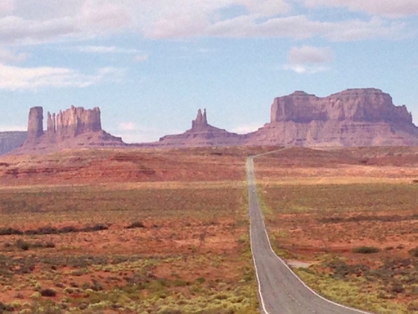 Road to Monument-Valley