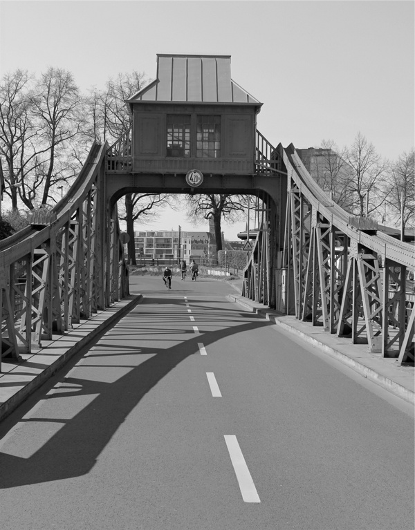 Drehbrücke am Hafen